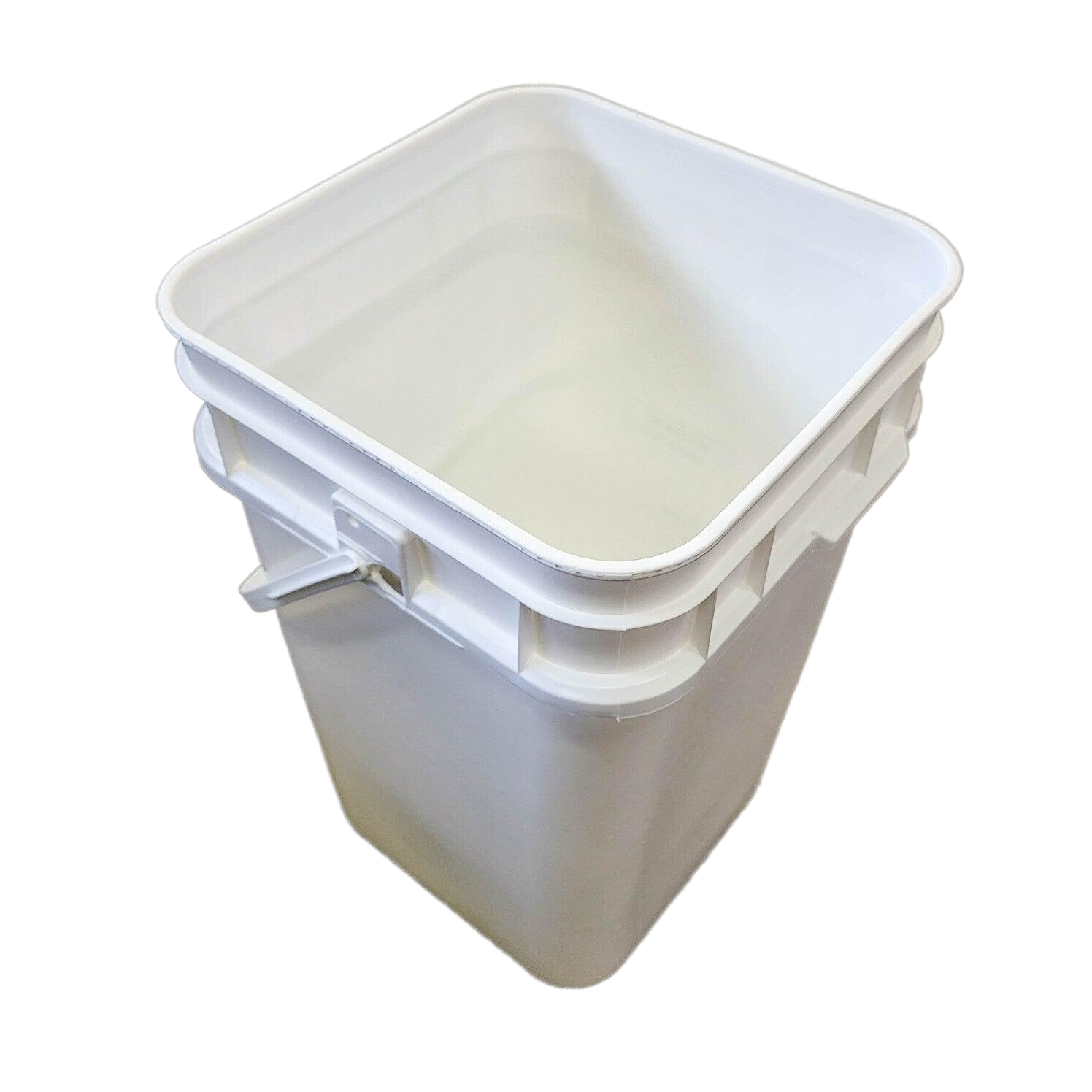 https://www.foxhoundbeecompany.com/cdn/shop/files/4-Gallon-Square-Bucket-and-Lid-with-Gasket-Foxhound-Bee-Company.png?v=1698900868